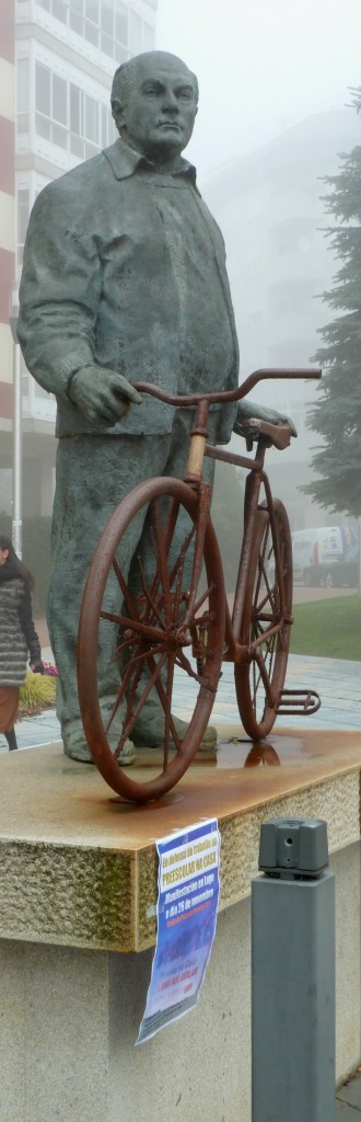 Estatua de Antonio Gandoy (Lugo)